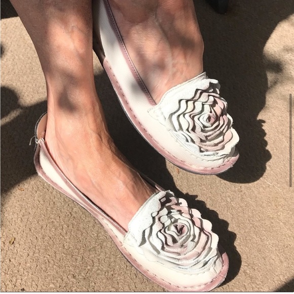 L’Artiste Spring Step Leather Floral Rose Slip On Flats - Picture 6 of 11